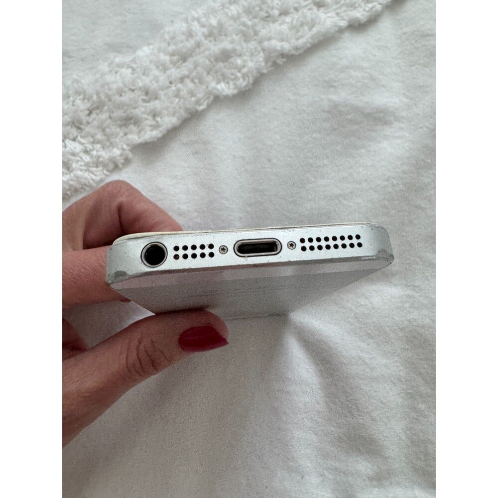 iPhone 5  16 GB White Unlocked MD635LL/A Good Preowned Condition - Picture 8 of 11